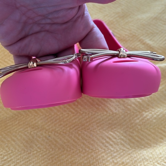 Melisa hot pink Mary Jane 1 nwot stars in gold on sides and gold toe bow - Picture 9 of 10